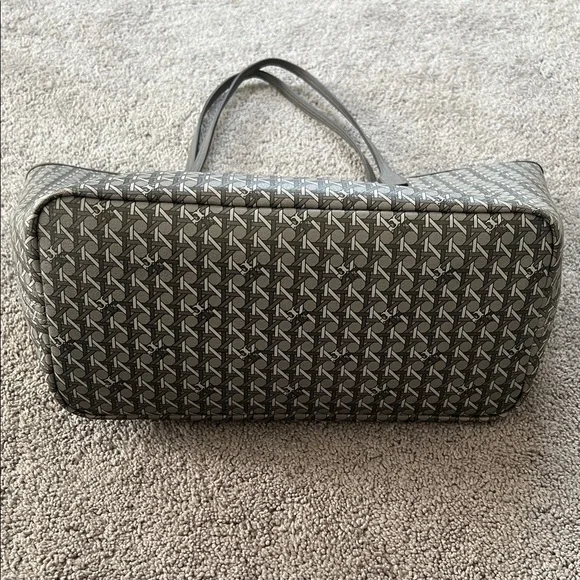 Tory Burch Ever Ready Gray Patterned Tote - Picture 7 of 8